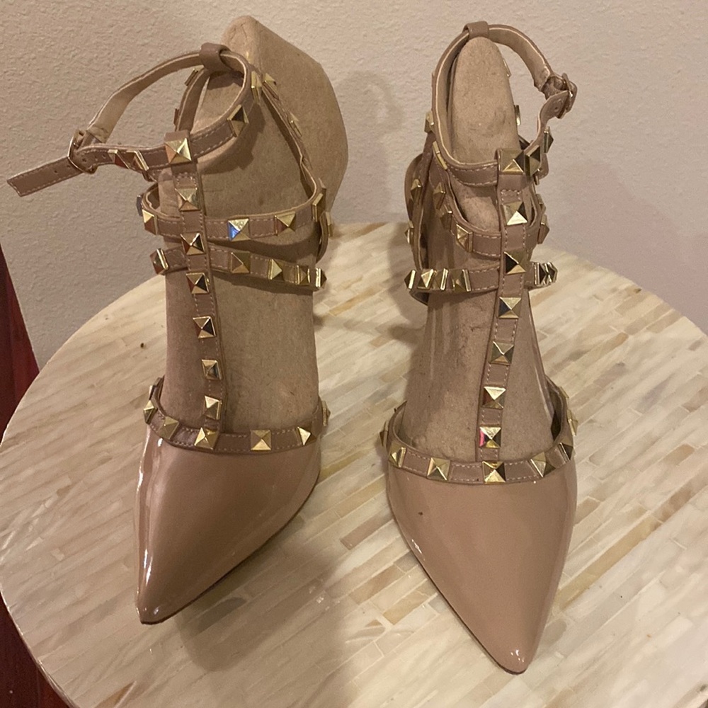 BCBG tan heels